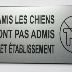 Pancarte "NOS AMIS LES CHIENS NE SONT PAS ADMIS DANS CET ÉTABLISSEMENT" argentée format 75 x 150 mm