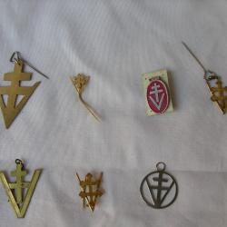 WW2 FRANCE BROCHE/PENDENTIF FRANCAISE CROIX DE LORRAINE AVEC " V " DE LA VICTOIRE 1 AU CHOIX