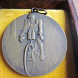 medaille publicitaire  1900  / le premier pas dunlop  avec boite ecrin