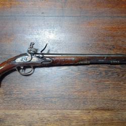 Long pistolet d'officier de cavalerie ou d'arçon à silex pour officier - vers 1700 - Louis XIV - BE