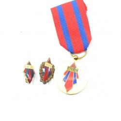 Médaille CNRM avec badges RM Confédération Nationale des Retraités Militaires.