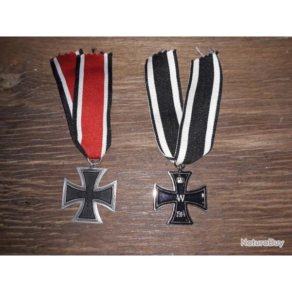 2 medailles allemand croix de guerre avec ruban mannequin vitrine