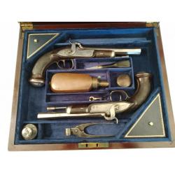 Paire de gros pistolets de percussion francaises 1850/1860 dans un coffret