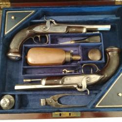 Paire de gros pistolets de percussion francaises 1850/1860 dans un coffret