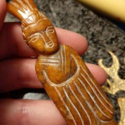 Curieuse Petite figurine en jadeite chinoise ?