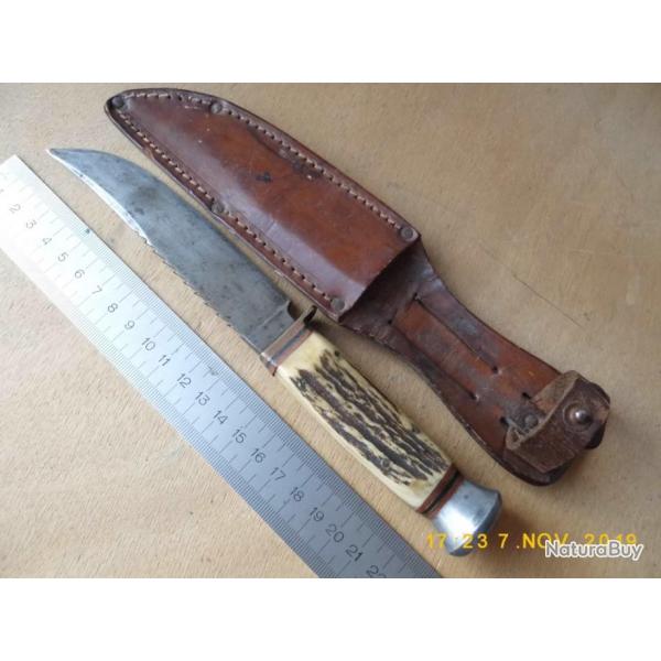 L'ancien couteau de chasse.Lame acier au carbone,manche cerf. Hunter's vintage knife.