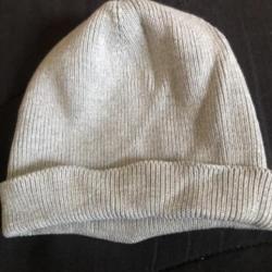 1 bonnet enfant 6 / 7 ans gris chaud  benetton 100% coton