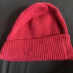 1 bonnet enfant 3 / 4 ans rouge chaud  benetton