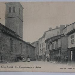 CPA Loire Chazelles-sur-Lyon Rue processionnelle et l'Église