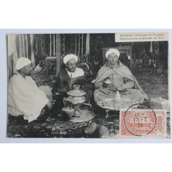 CPA Maroc Scnes et Types Marocains prenant le th