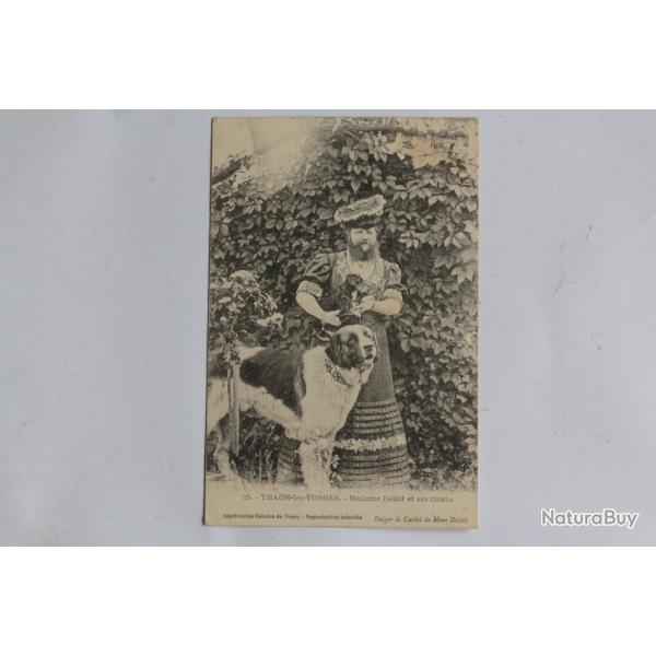CPA Vosges Thaon-les-Vosges Madame Delait et ses chiens