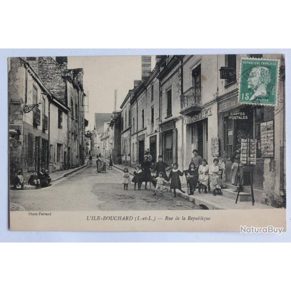 CPA Indre-et-Loire L'ile Bouchard Magasin de Cartes Postales