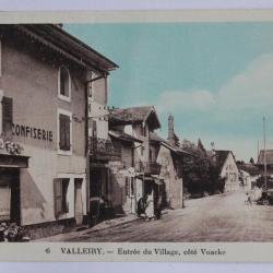 CPA Haute-Savoie Valleiry Entrée du village côté Vuacke
