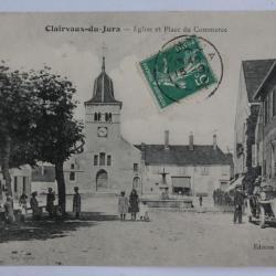 CPA Jura Clairvaux-du-Jura Église et Place du Commerce