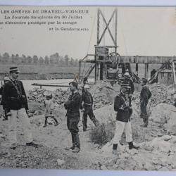 CPA Grèves de Draveil-Vigneux Journée sanglante machine élévatoire