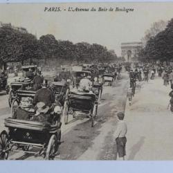 CPA Paris L'Avenue du Bois de Boulogne Retour des Courses Attelages