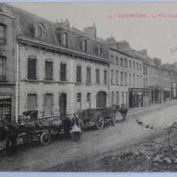 CPA Nord Landrecies La ville basse Attelage Épicerie La Civette Tabac