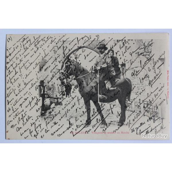 CPA Lozre Le Malzieu Villageois se rendant au March Cheval.