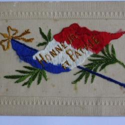 CPA brodée Honneur et Patrie Drapeau français