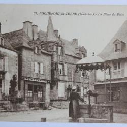 CPA Rochefort-en-Terre La place du Puits Morbihan
