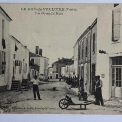 CPA Le Gué-de-Velluire La grande rue Vendée