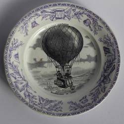 Assiette faïence CREIL & MONTEREAU Militaires Reconnaissance en ballon