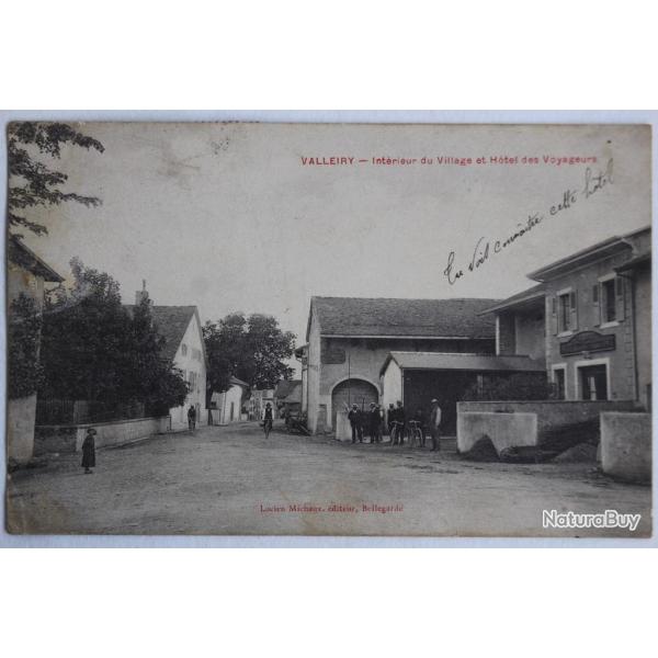 CPA Valleiry Intrieur du Village et Htel des Voyageurs