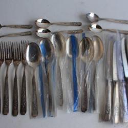 Ménagère 24 couverts métal argenté soldat militaria