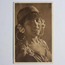 Carte postale ancienne Jeune fille bédouines Types d'Orient