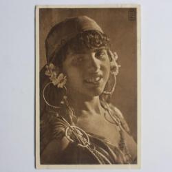 Carte postale ancienne Jeune fille bédouines Types d'Orient
