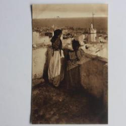 Carte postale ancienne Mauresques sur la terrasse Algérie