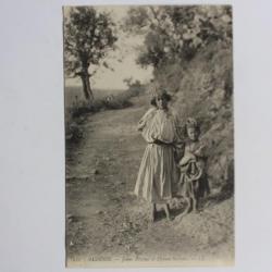 Carte postale ancienne Jeune Femme et Enfant Kabyles Algérie