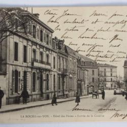 Carte postale ancienne La Roche-sur-Yon Hôtel des Postes