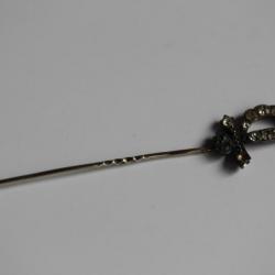 Épingle à cravate épée miniature argent et strass