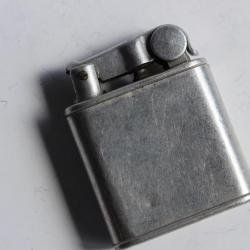 Briquet essence Nova estampillé ministère des Finances