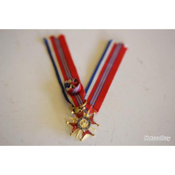 Mdaille dcoration Croix d'honneur Franco-Britannique rduction