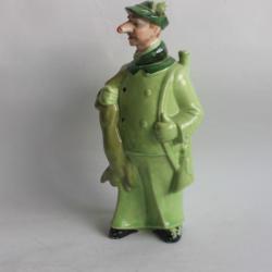 Bouteille anthropomorphe porcelaine chasseur