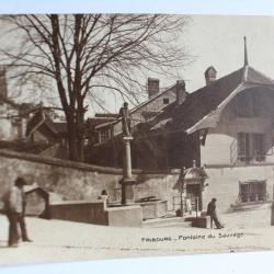 Carte postale Suisse Fribourg Fontaine du sauvage