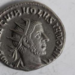 Monnaie Romaine argent Volusien - Antoninien " PIETAS AUGG "