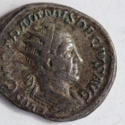 Monnaie Romaine argent Antoninien TRAJAN DÈCE " VICTORIA AVG "