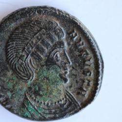 Piece de monnaie Romaine Nummus Hélène (328) TTB