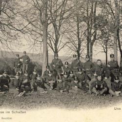 CPA Militaria Soldats Suisse Une halte en forêt Ruhepause im Schatten