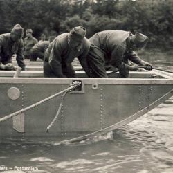CPA Militaria Guerre Pontoniere Pontonniers en gros plan Rare