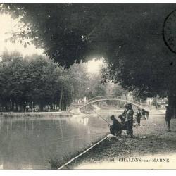 CPA 51 MARNE Chalons sur Marne Le Canal Pêcheurs