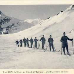 CP Suisse Valais Hiver Grand St Bernard Militaire L'entraînement en skis
