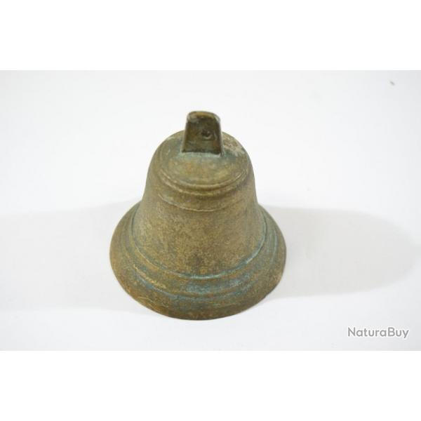 Ancienne cloche en laiton ou bronze, numro / taille 8. Sonnette, dco clochette grelot