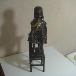 statuette en bronze, l'enfant debout sur ça chaise, 1875 patine brune