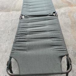 Lit kit de camp militaire pliant Modèle 57