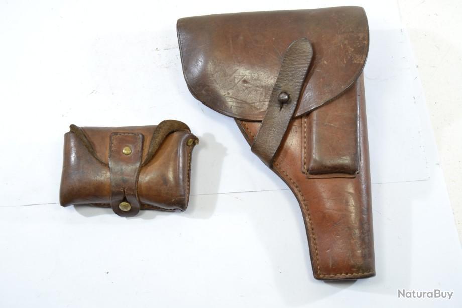MILITARIA : holster porte pistolet en cuir clair avec bretelles de