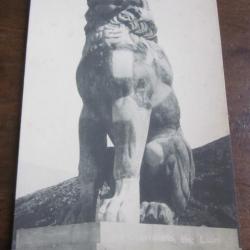 CP POSTURE  STATUE LION